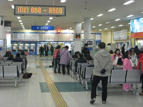 首爾清涼里火車站售票及候車大堂