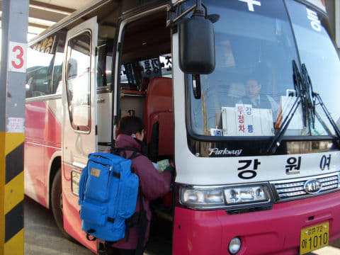 束草長途汽車站往江陵的巴士